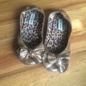 Glitter flats with bow